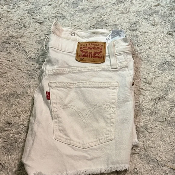 Levi's Women's White Jean Shorts - Picture 1 of 2